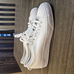 Adidas Nizza Trefoil Men's 8.5 Women's 10 brand new, never worn